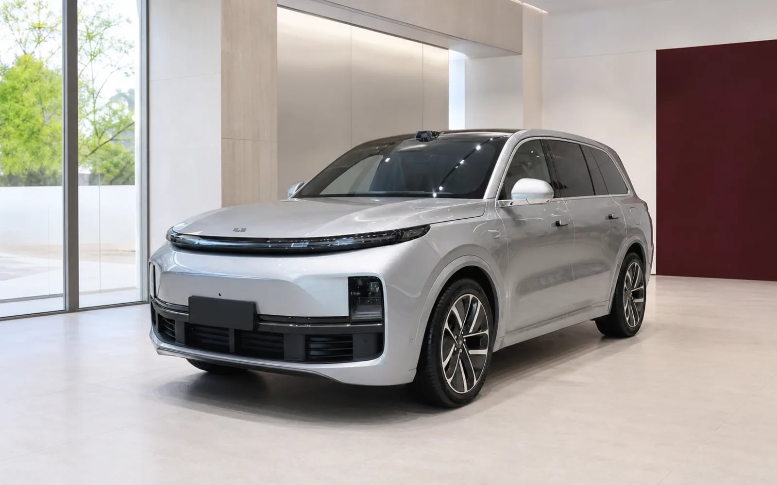 Li Auto L9 2024 в светлом автомобильном салоне