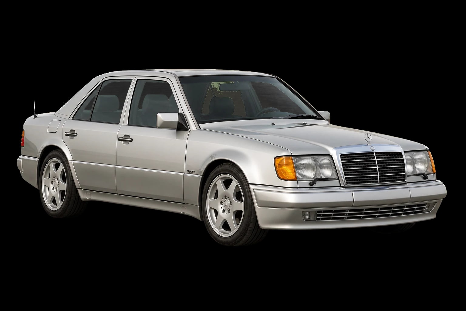 Серебристый Mercedes-Benz 500E W124 из Японии