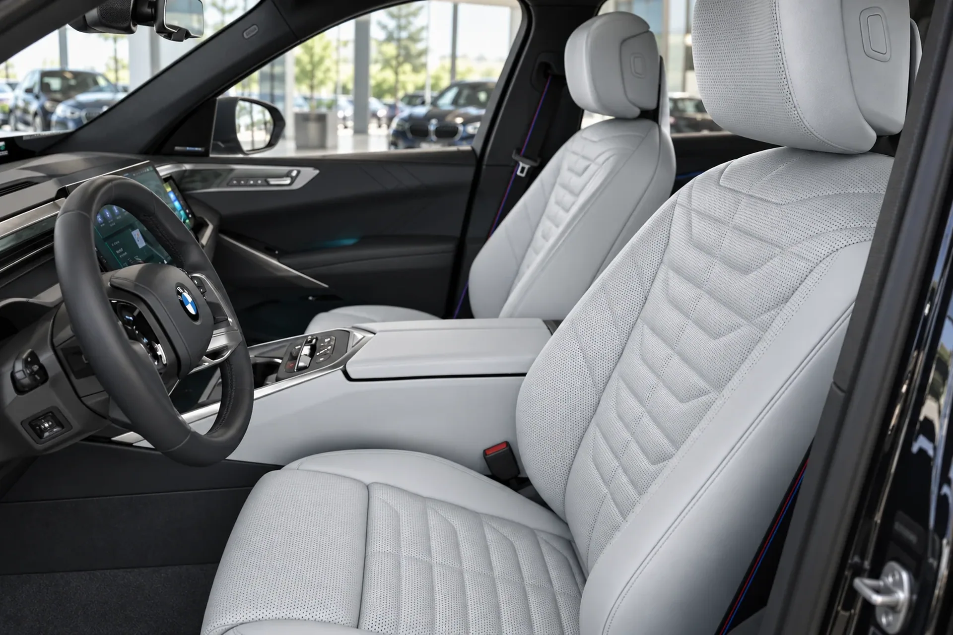 Передние кресла BMW X5 G65 со светлой обивкой