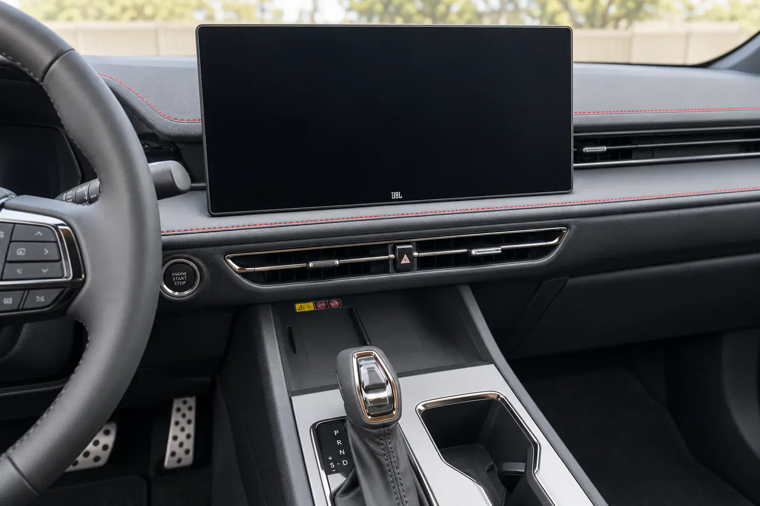 Центральный экран, селектор и консоль Toyota Camry