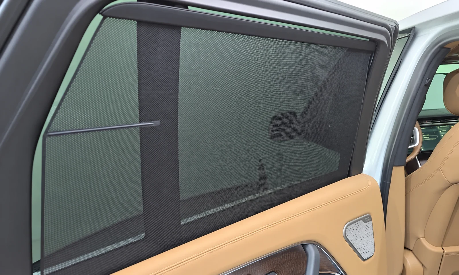 Солнцезащитные шторки Range Rover Autobiography из предложения