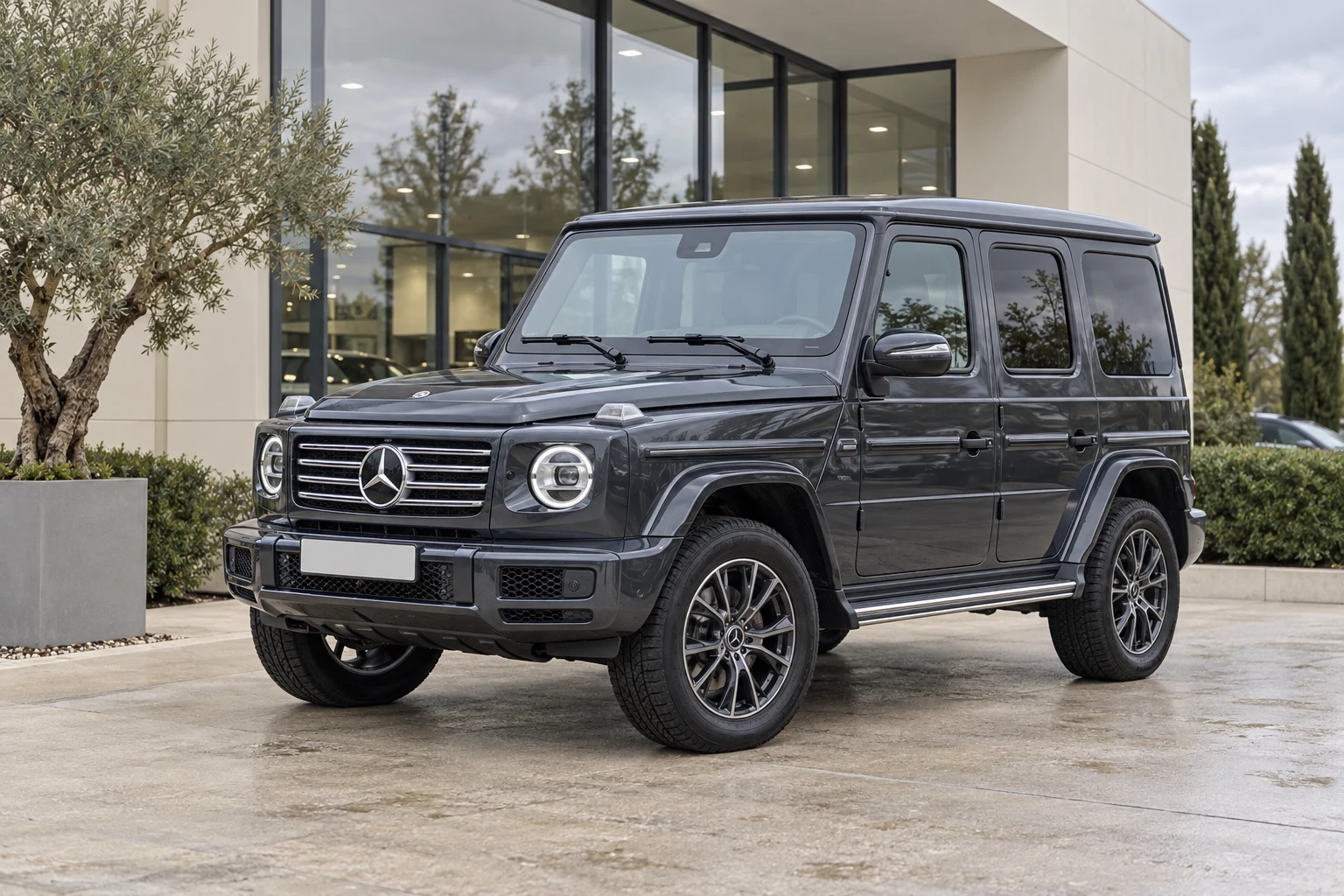 Графитовый Mercedes-Benz G500: фотографическая иллюстрация внешности современного G-Class