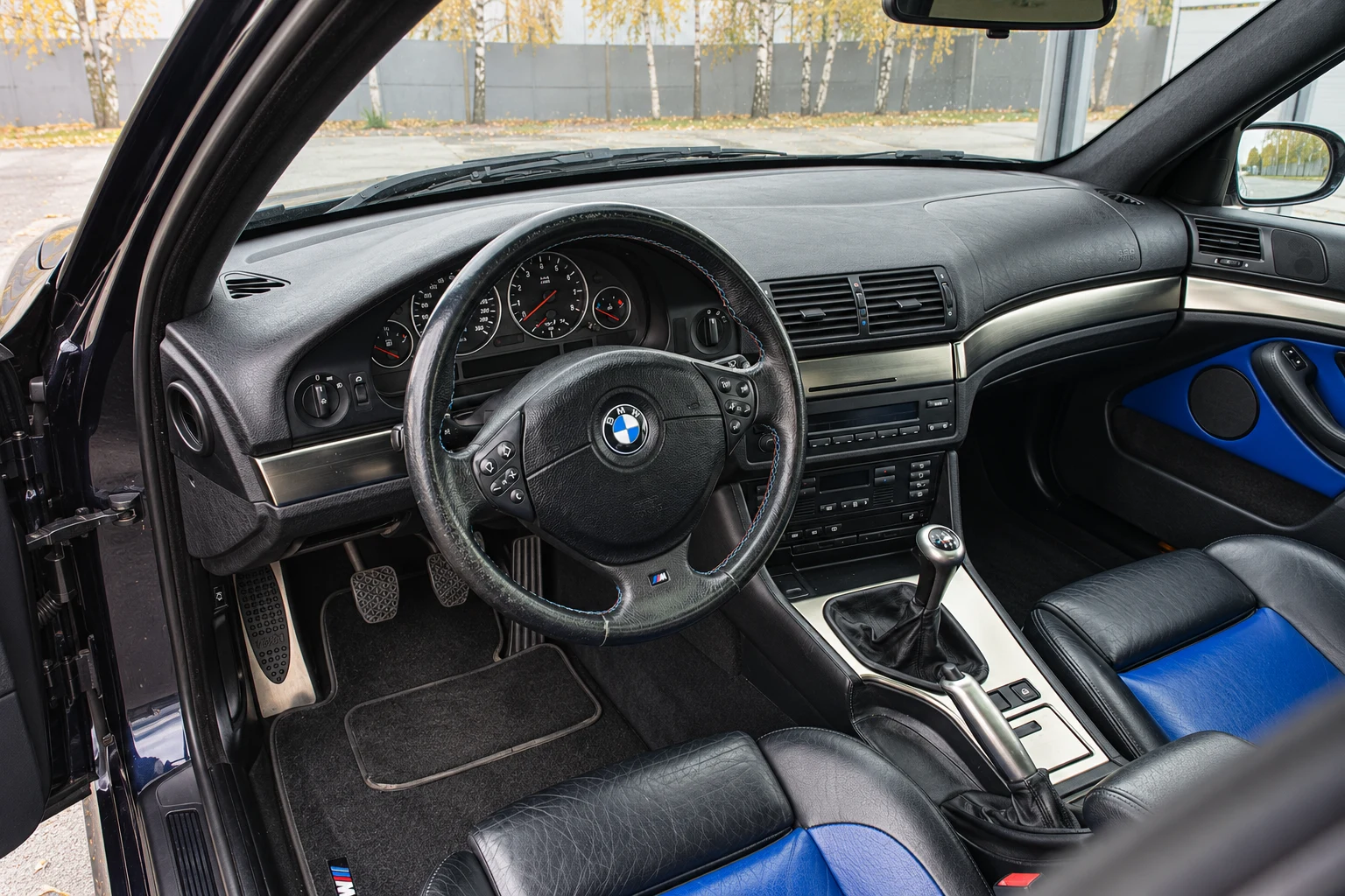 BMW M5 E39: пример интерьера своего периода